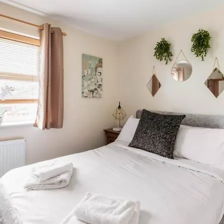Lolite Homes - 4 Bed Perfect For Nec Genting Arena World & Airport - Serviced Hawk * Birmingham